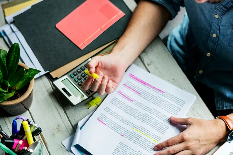 Ilustración del servicio de traducción ordinaria